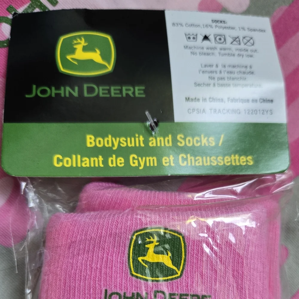 John Deere Baby Girl Pink Camo Bodysuit/oneies And Sock Set 9-12 Mo